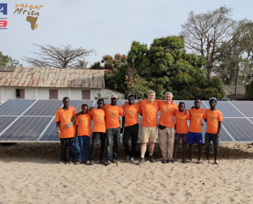 El grupo Cyopsa ilumina la pequeña isla de Carabane en Senegal
